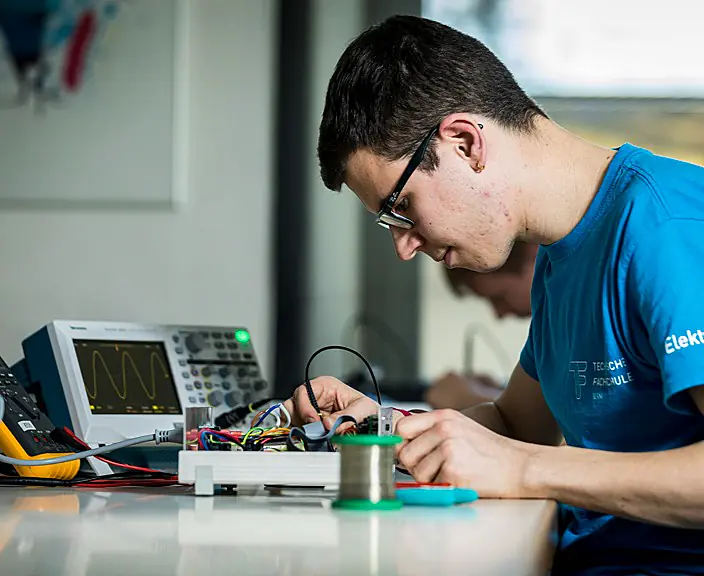 tfbern_elektroniker_april2023_11_web.JPG