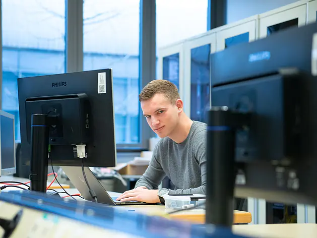 INFORMATIK UND KOMMUNIKATIONSSYSTEME 