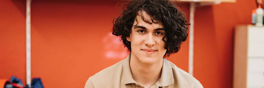 «Wir müssen die Kinder die ganze Zeit betreuen, das geht vom Wickeln, kochen bis zum Spielen draussen im Garten.»